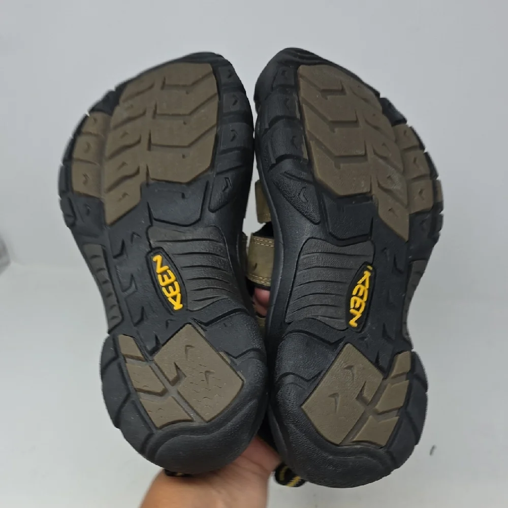 Keen Brown and Black Outdoor Sandals with Waterproof Design Mens Size 9